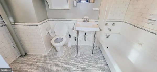 $1,600 | 1954 Columbia Road Northwest, Unit 104, Washington, DC 20009