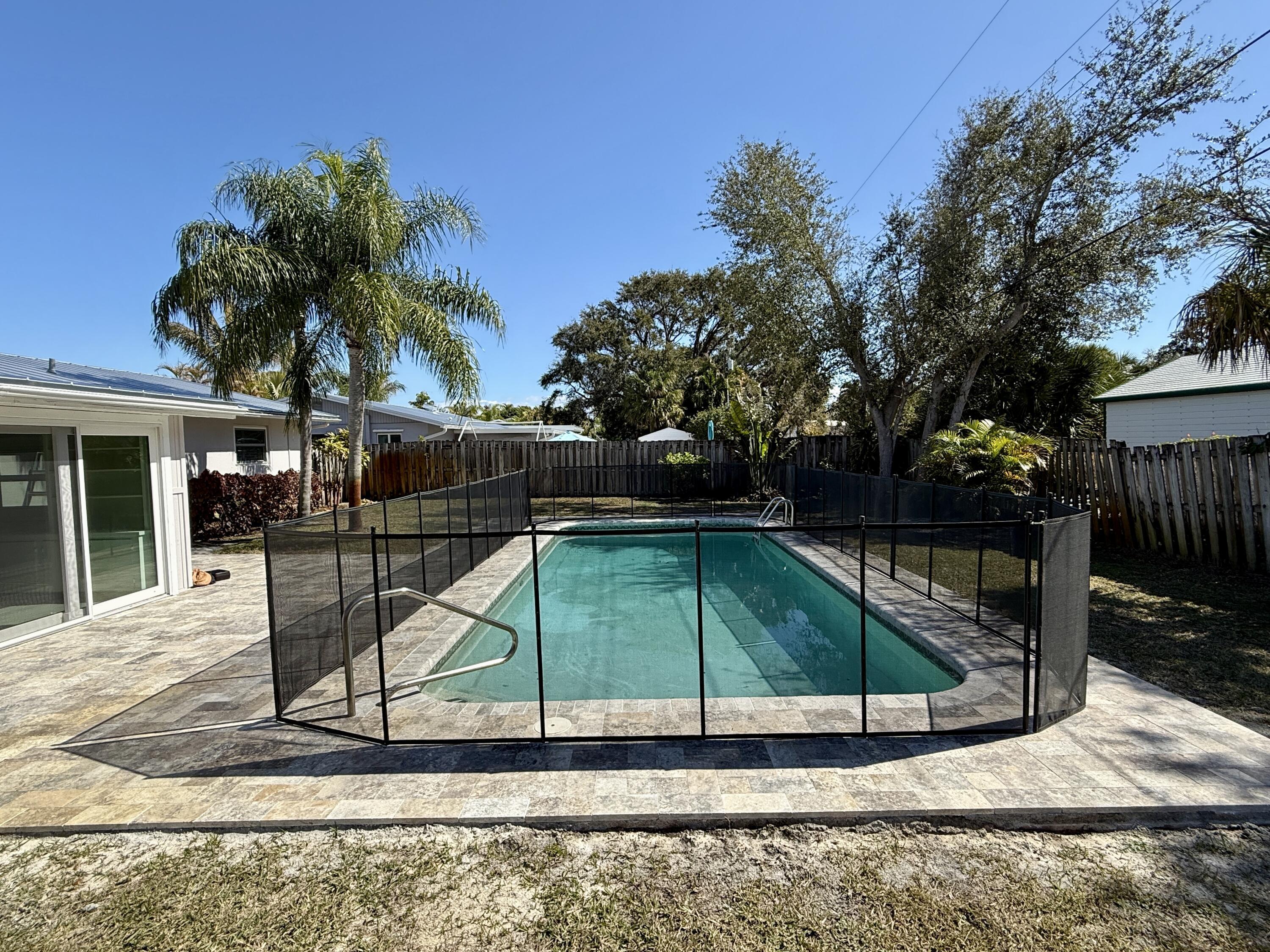 16 Ridgewood Circle Tequesta, FL 33469 - Photo 19 of 25 Child Fence