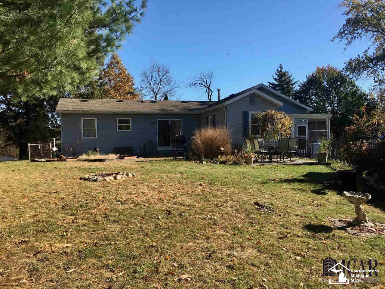 9023 Oakridge Road Temperance, MI 48182 - Photo 5 of 45 21396735-4.JPG