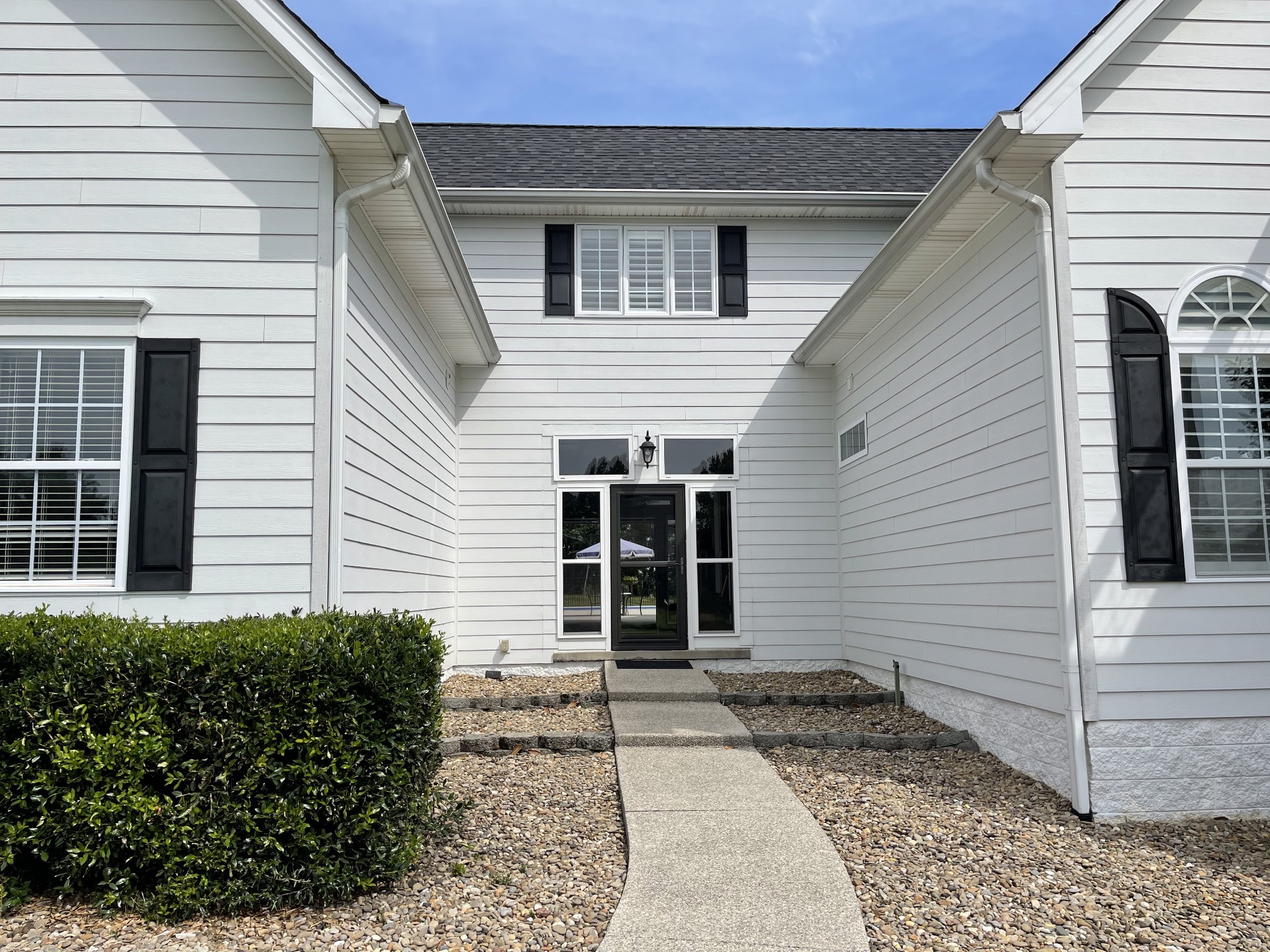 1895 Zeb Warren Road Cookeville, TN 38506 - Photo 8 of 70 a front view of a house