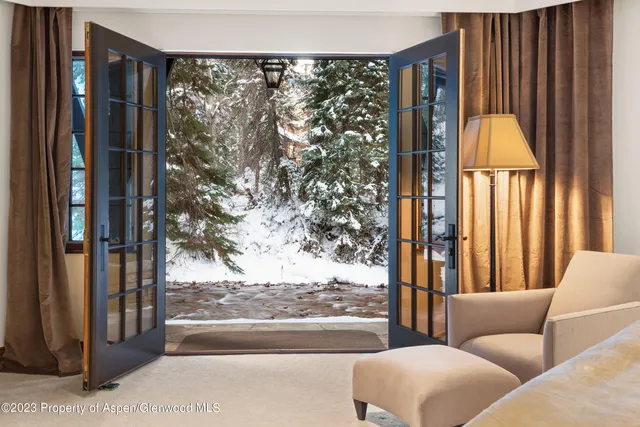 a view of a yard with plants and trees