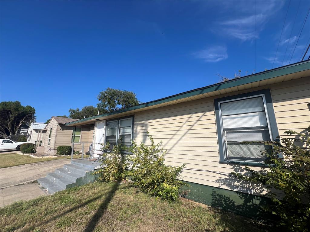 9104 Farmers Road White Settlement, TX 76108 - Photo 31 of 40 View of side of home featuring a lawn