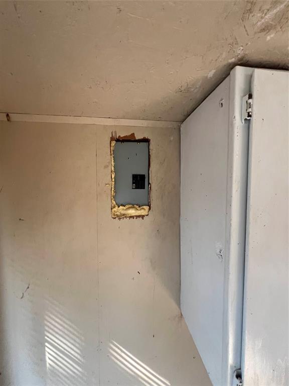 9104 Farmers Road White Settlement, TX 76108 - Photo 38 of 40 Utilities featuring electric panel