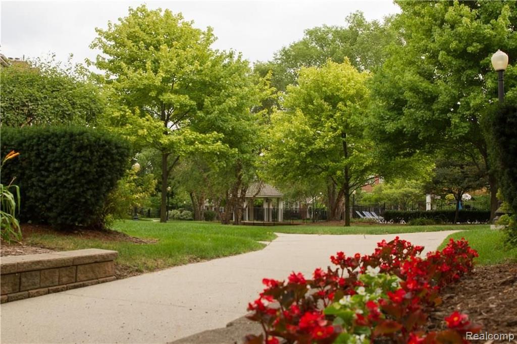 1443 Chesapeake Road Royal Oak, MI 48067 - Photo 8 of 36