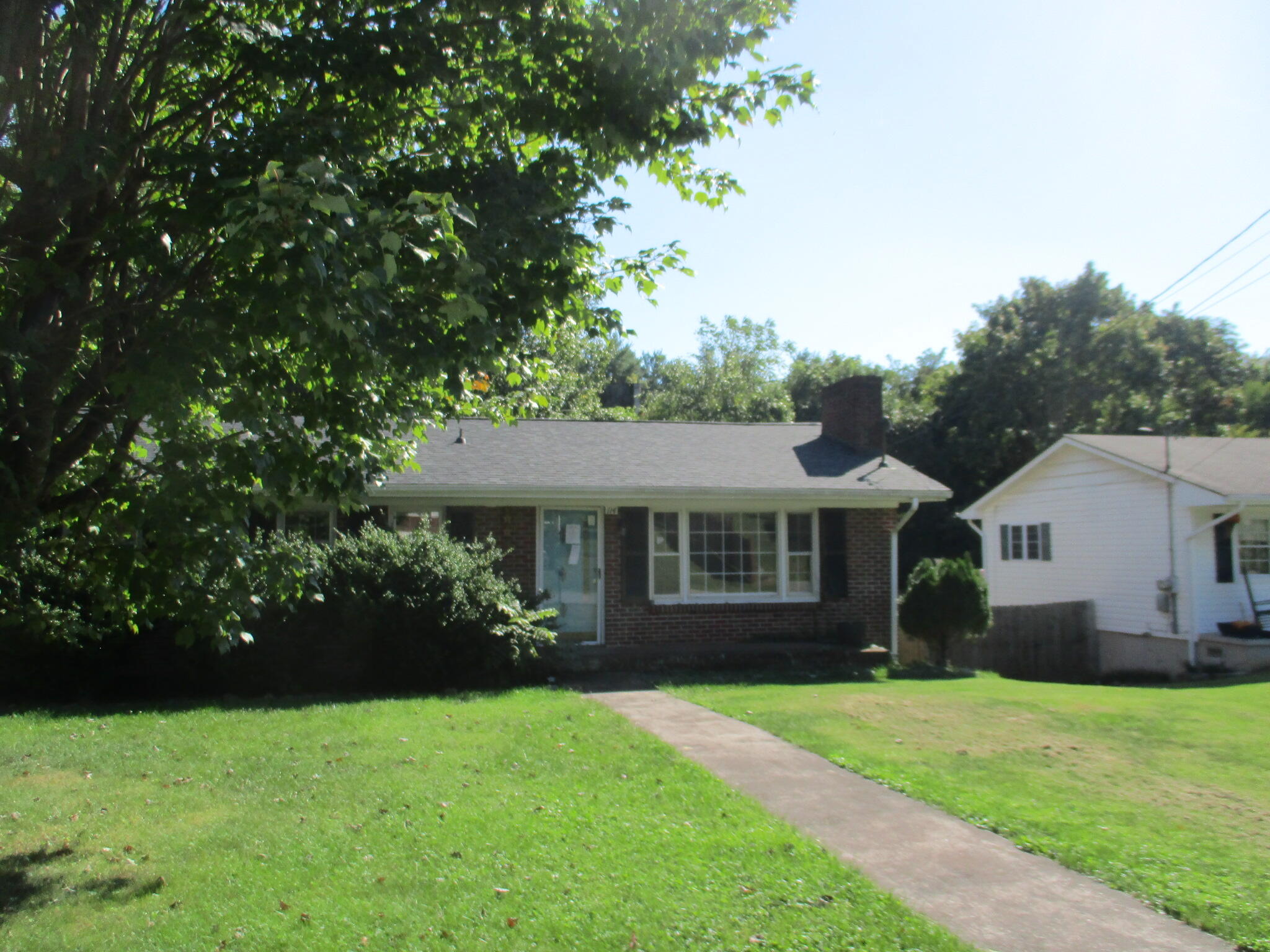 114 Green Valley Road Bristol, VA 24202 - Photo 1 of 11 IMG_1376