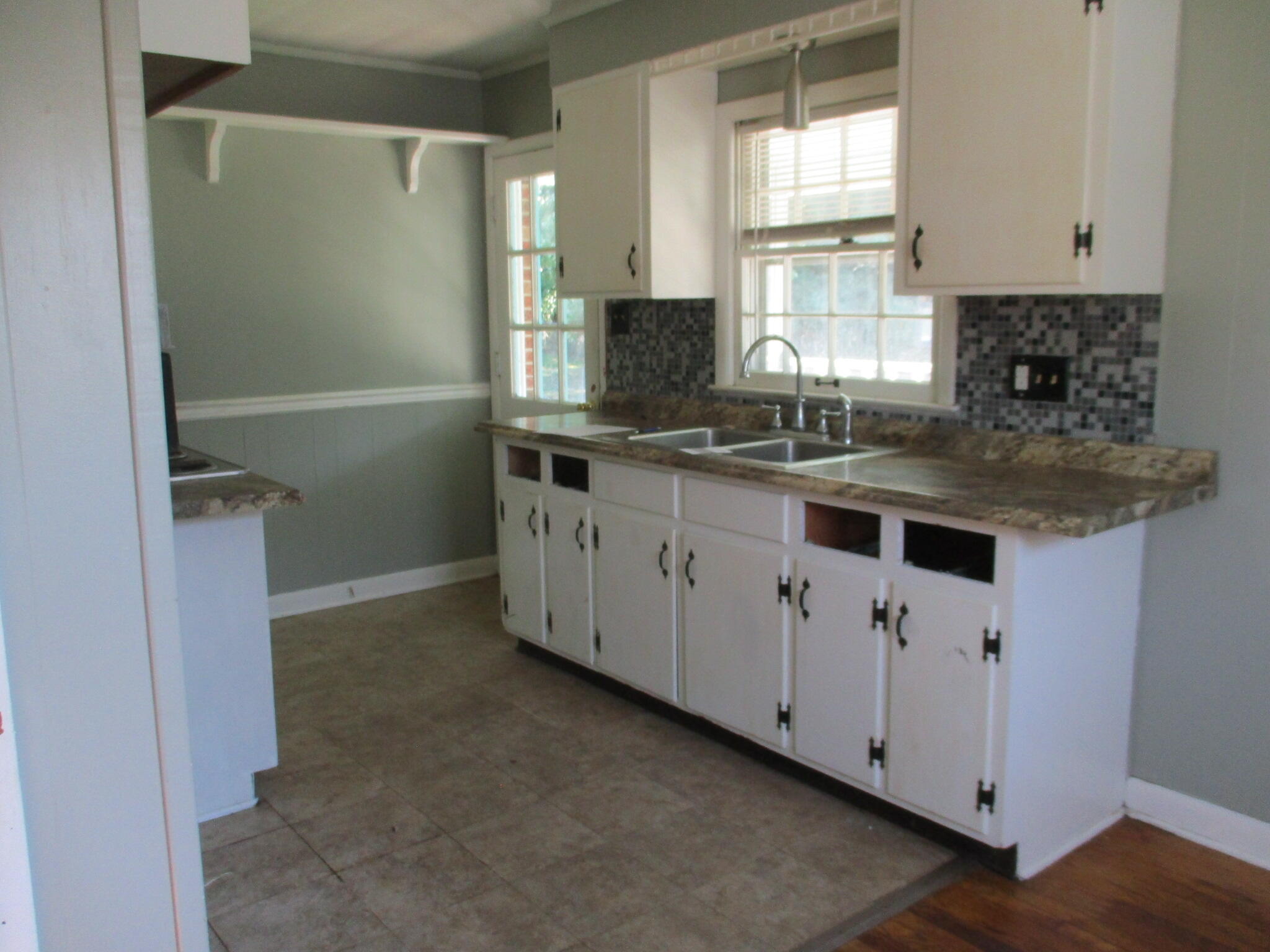 114 Green Valley Road Bristol, VA 24202 - Photo 3 of 11 IMG_1389