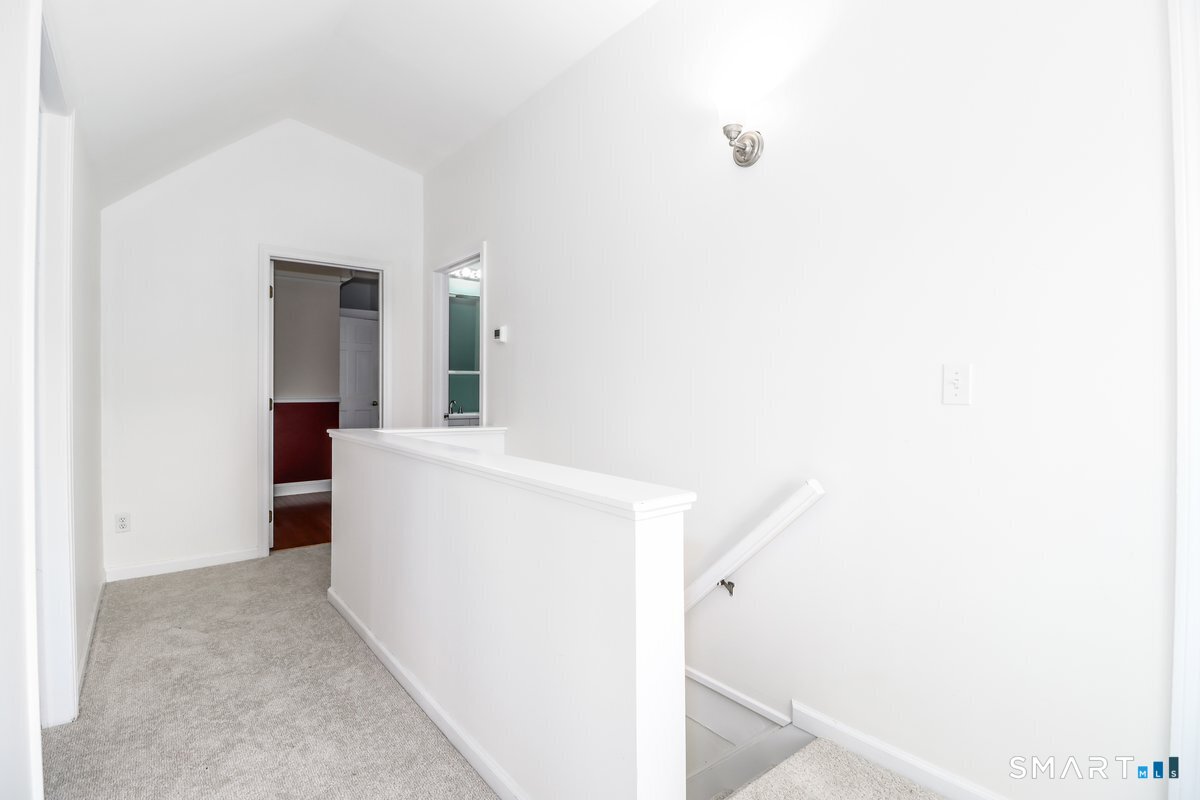 190 Toms Road Stamford, CT 06906 - Photo 14 of 34