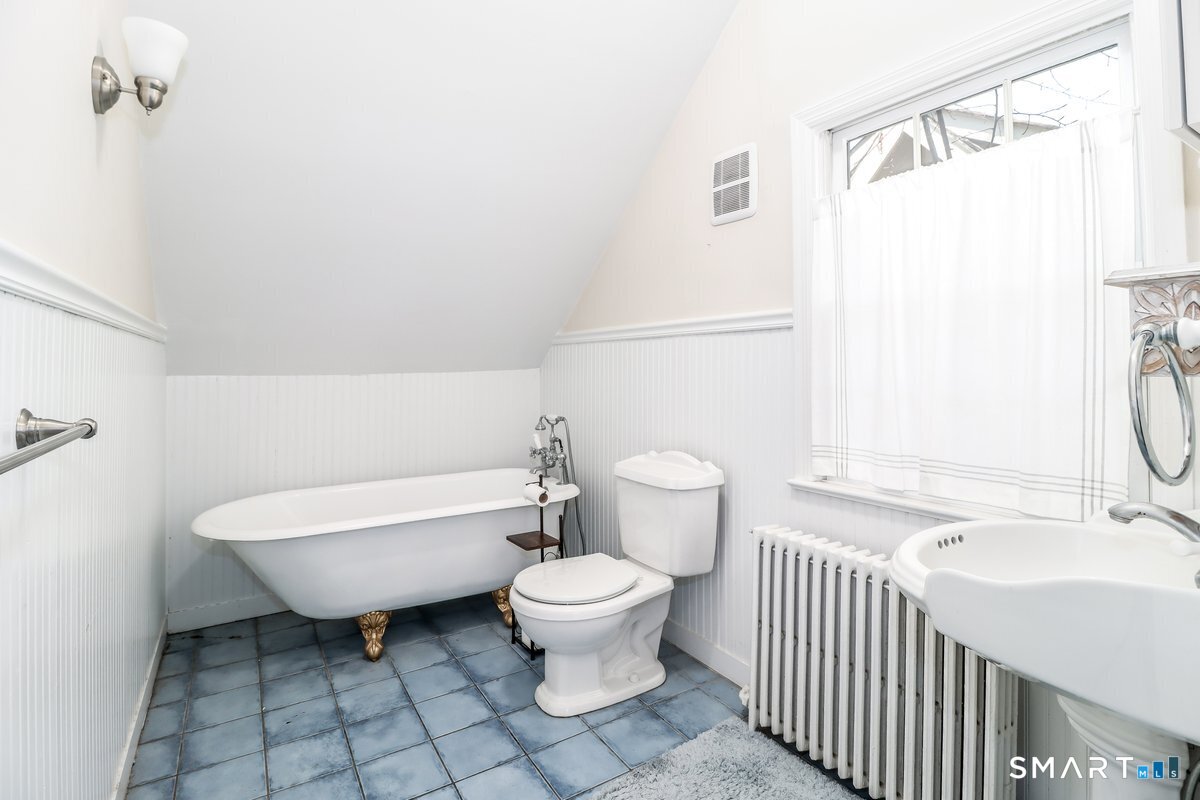 190 Toms Road Stamford, CT 06906 - Photo 18 of 34