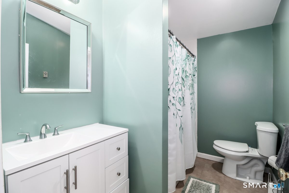 190 Toms Road Stamford, CT 06906 - Photo 19 of 34