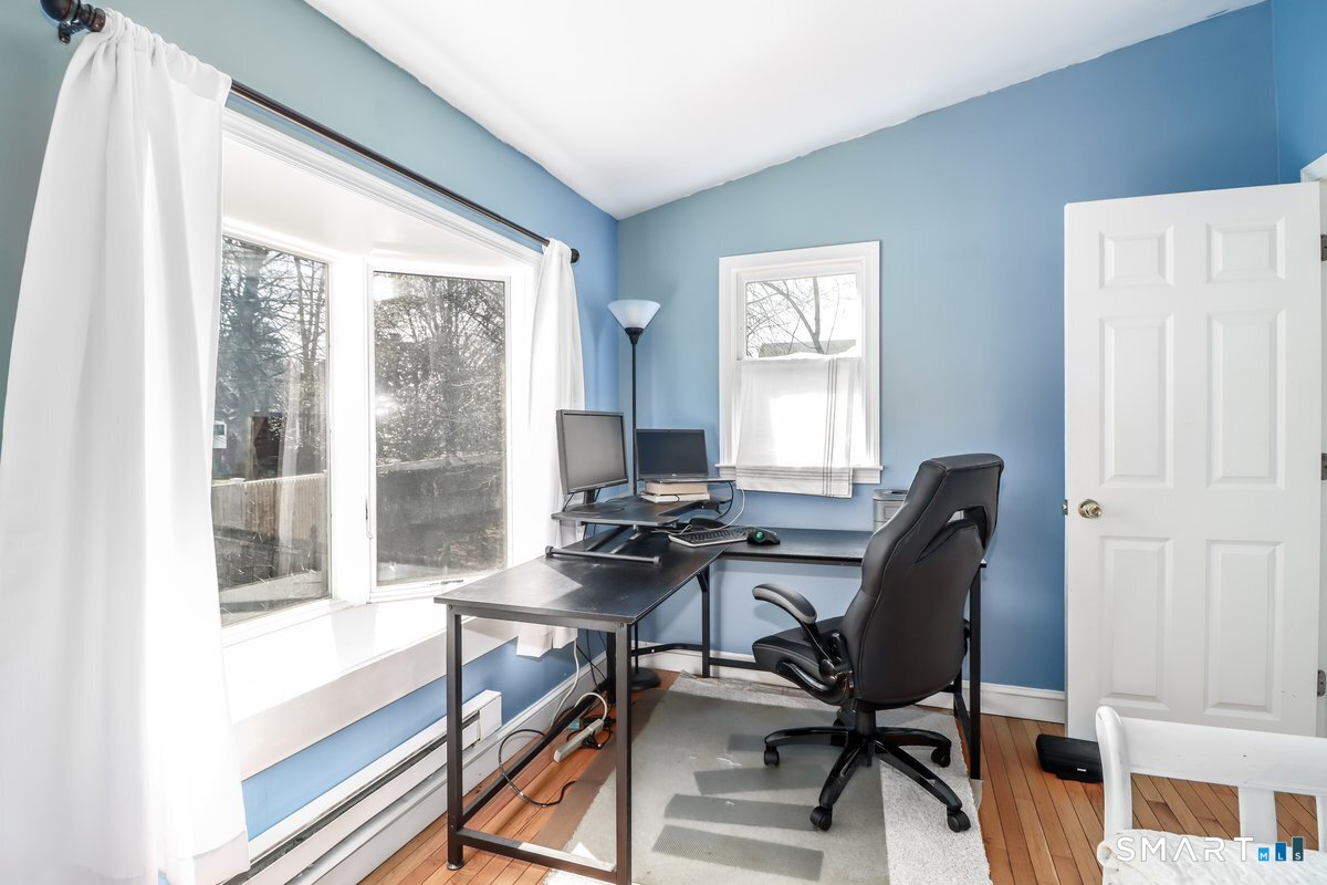 190 Toms Road Stamford, CT 06906 - Photo 20 of 34