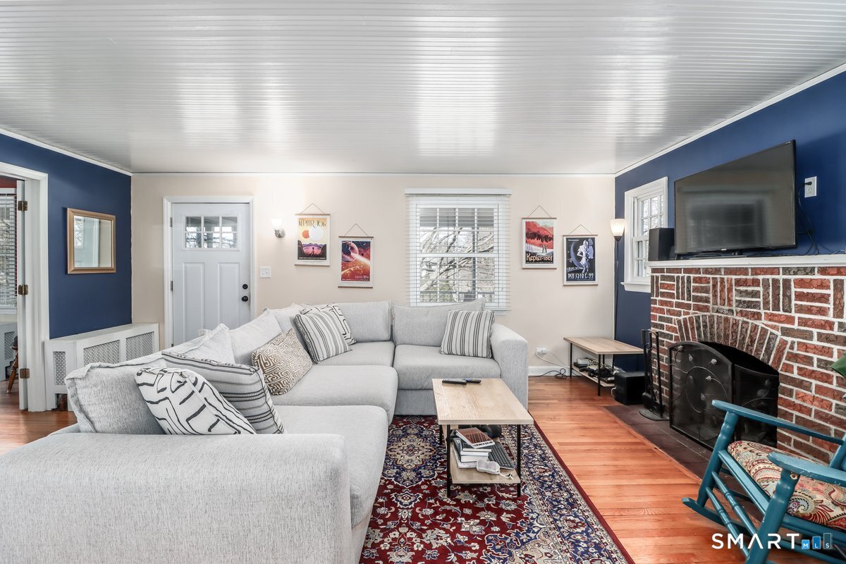 190 Toms Road Stamford, CT 06906 - Photo 4 of 34