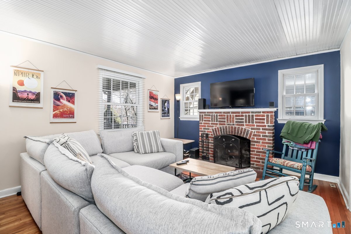 190 Toms Road Stamford, CT 06906 - Photo 5 of 34