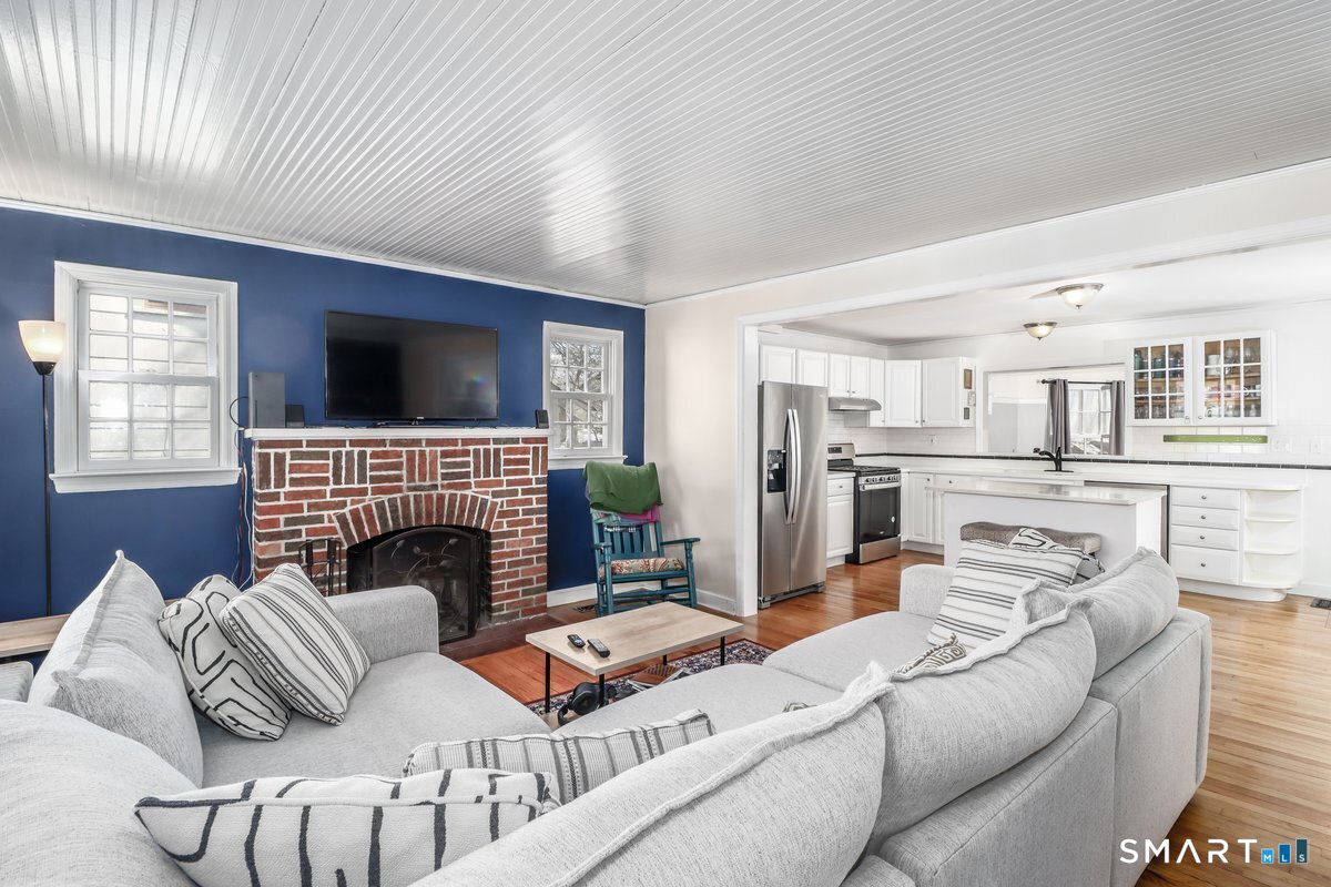 190 Toms Road Stamford, CT 06906 - Photo 6 of 34