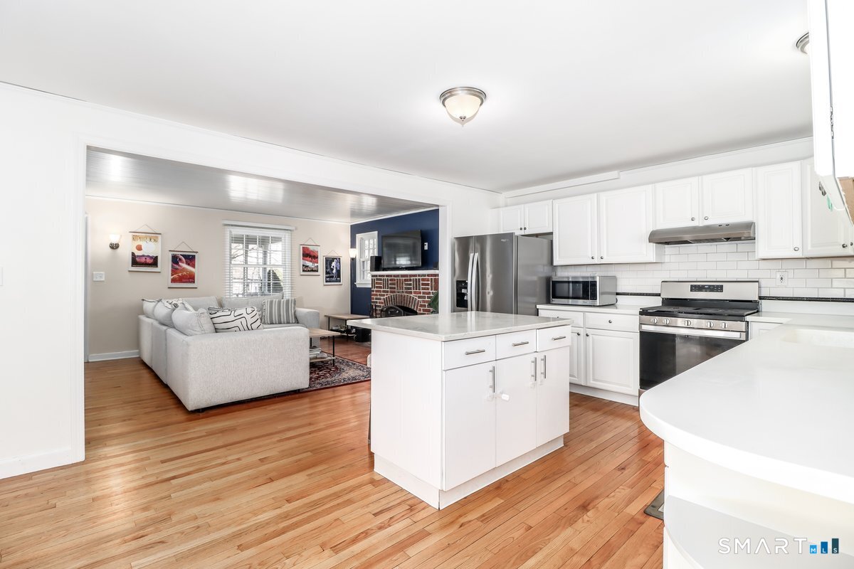 190 Toms Road Stamford, CT 06906 - Photo 7 of 34