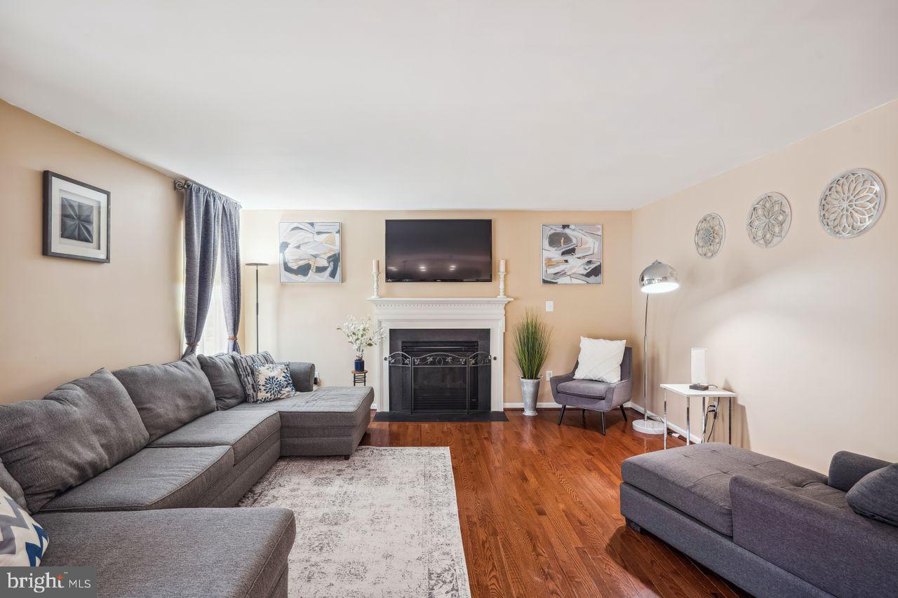 9585 Chaton Road Laurel, MD 20723 - Photo 14 of 38 Family Room