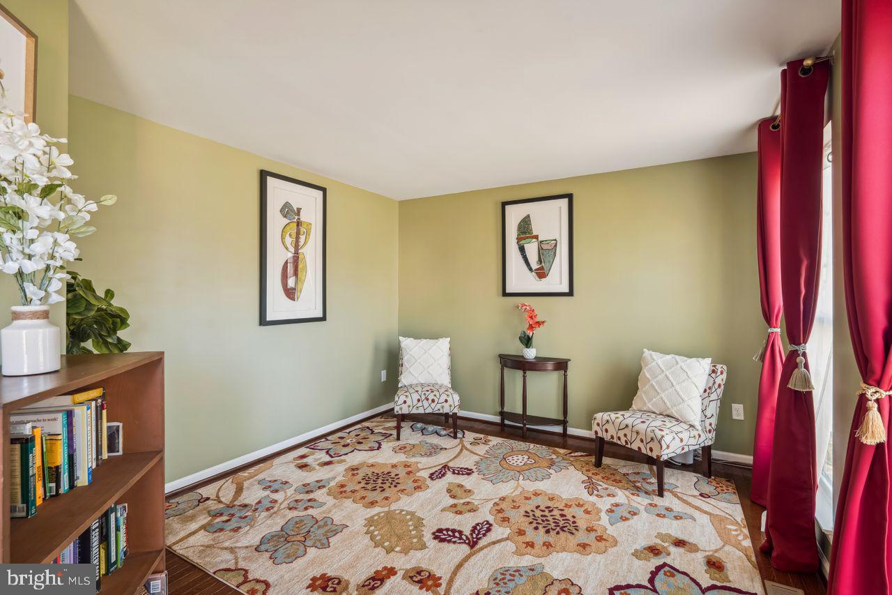 9585 Chaton Road Laurel, MD 20723 - Photo 6 of 38 Living Room