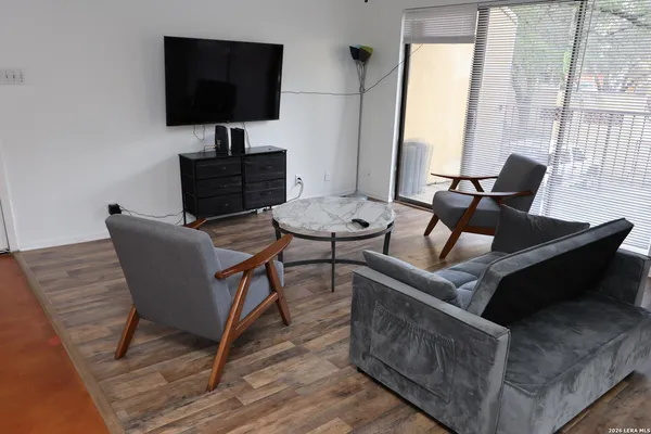 $130,000 | 8642 Fredericksburg Road, Unit 313, San Antonio, TX 78240
