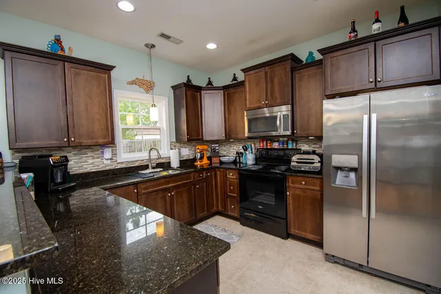 $315,000 | 251 East Ivybridge Drive, Hubert, NC 28539