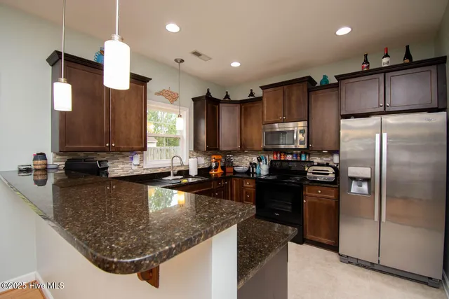 $315,000 | 251 East Ivybridge Drive, Hubert, NC 28539