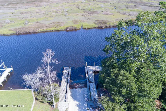 $315,000 | 251 East Ivybridge Drive, Hubert, NC 28539