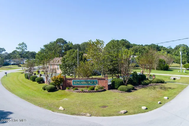 $315,000 | 251 East Ivybridge Drive, Hubert, NC 28539