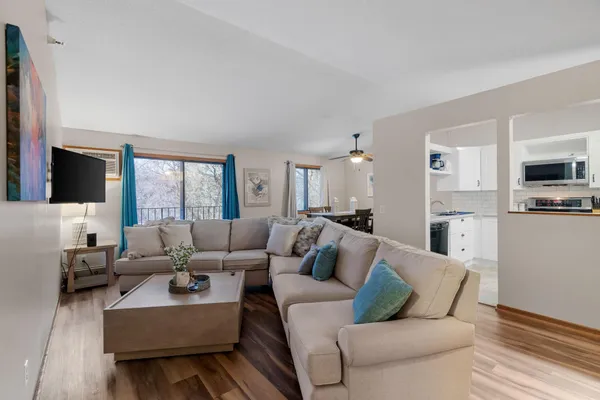 $2,195 | 4151 Boone Avenue North, Unit 203, New Hope, MN 55427