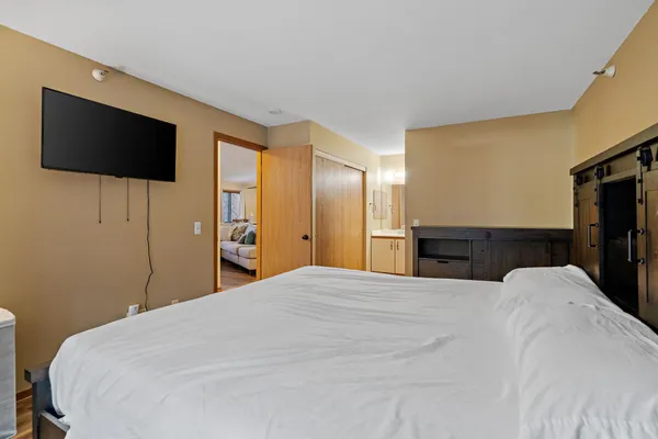 $2,195 | 4151 Boone Avenue North, Unit 203, New Hope, MN 55427