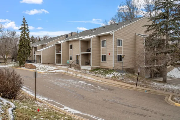$2,195 | 4151 Boone Avenue North, Unit 203, New Hope, MN 55427