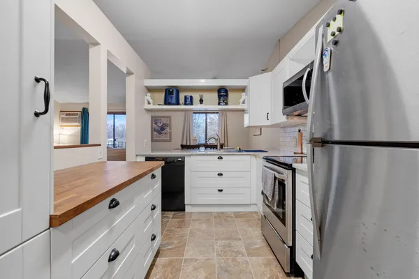 $2,195 | 4151 Boone Avenue North, Unit 203, New Hope, MN 55427