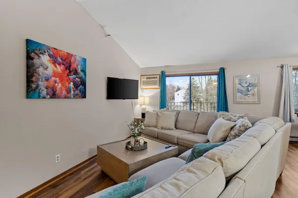 $2,195 | 4151 Boone Avenue North, Unit 203, New Hope, MN 55427