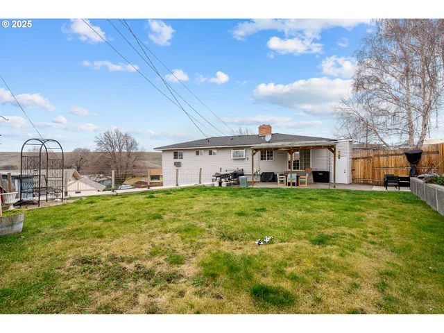 $355,000 | 3226 Southwest Isaac Avenue, Pendleton, OR 97801