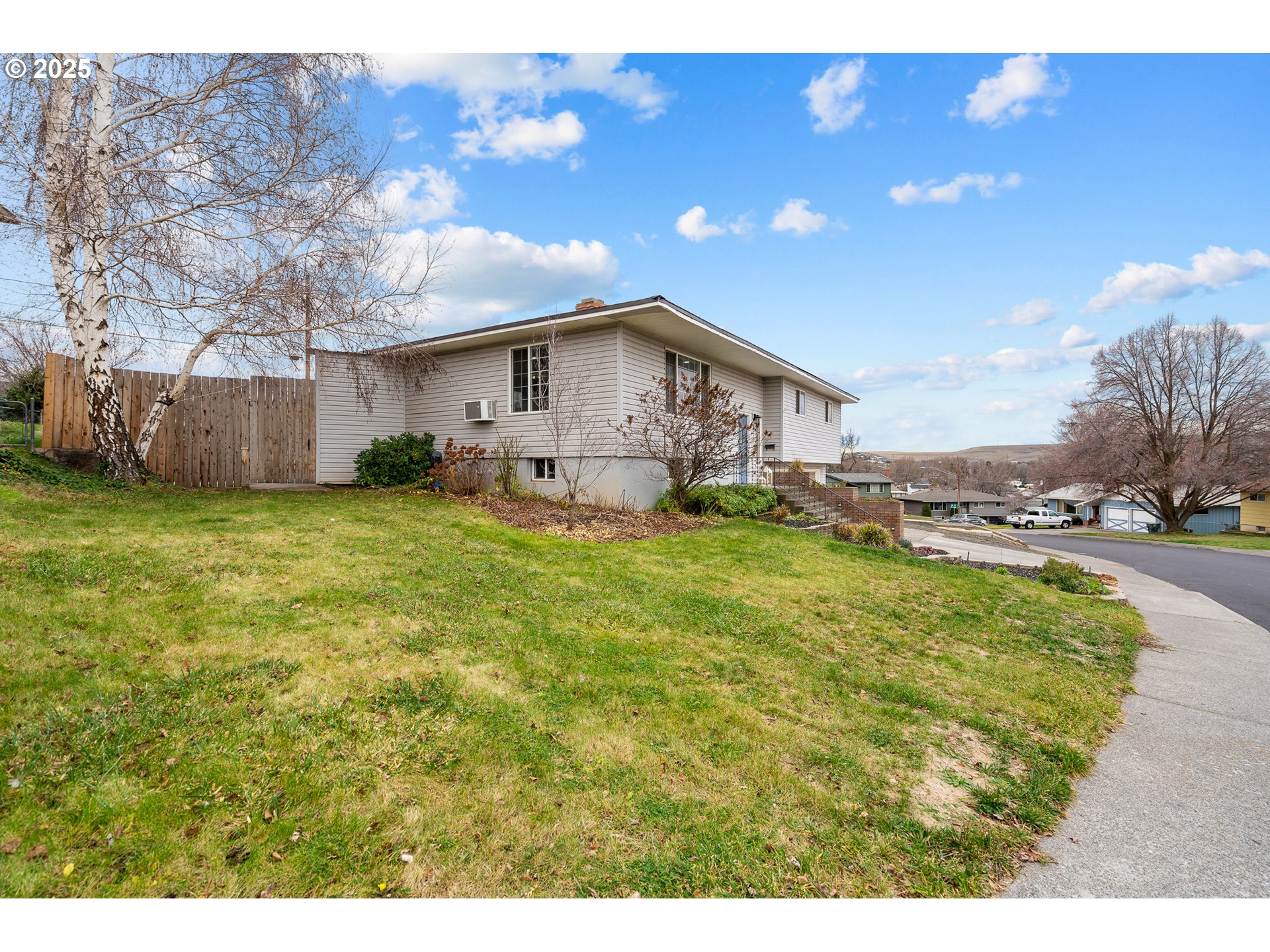 3226 Southwest Isaac Avenue Pendleton, OR 97801 - Photo 4 of 38