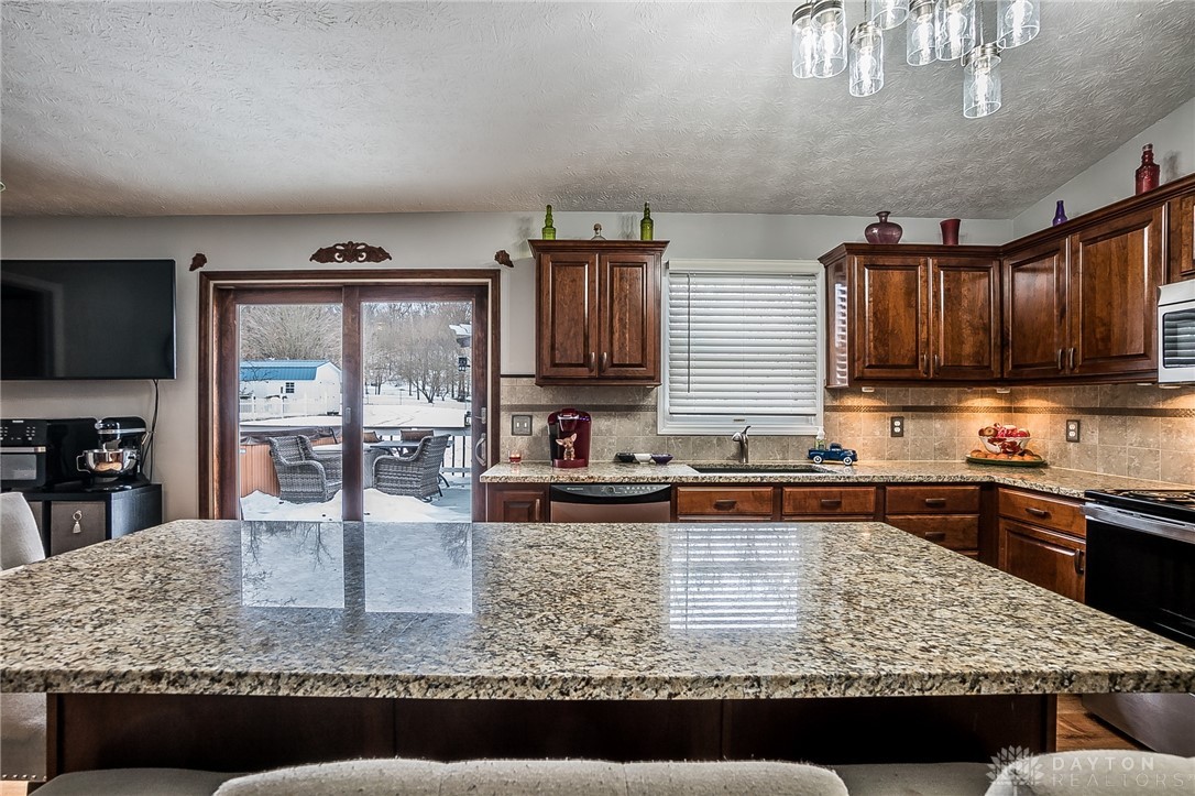 259 Willow Road Springfield, OH 45502 - Photo 12 of 43 Kitchen