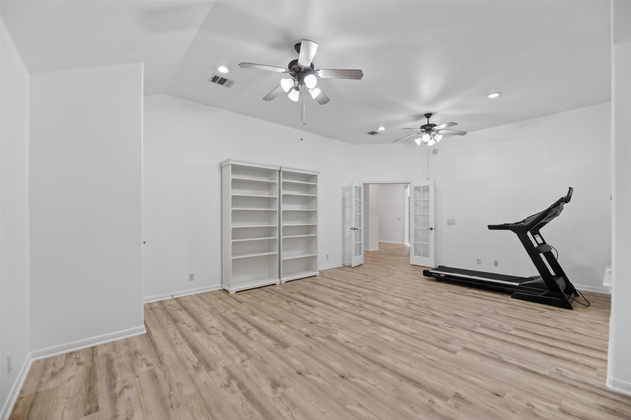 545 Manchester Lane Austin, TX 78737 - Photo 5 of 30
