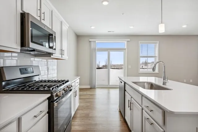 $2,895 | 9290 4th Street North, Lake Elmo, MN 55042