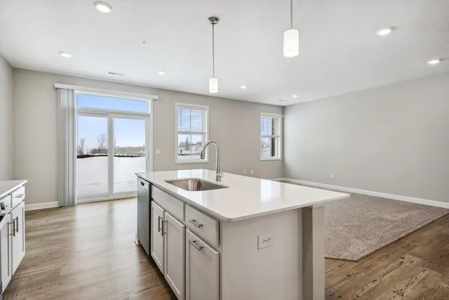 $2,895 | 9290 4th Street North, Lake Elmo, MN 55042