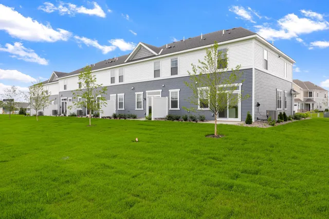 $2,895 | 9290 4th Street North, Lake Elmo, MN 55042