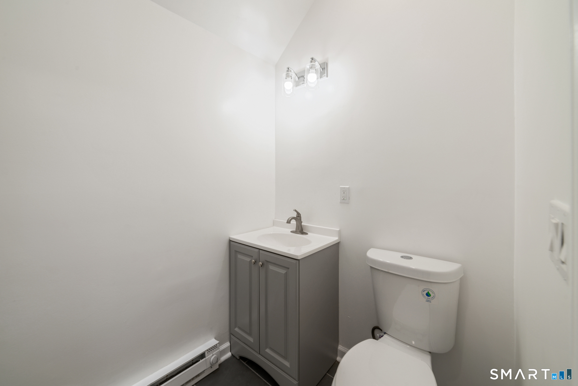 48 Lardner Road Bristol, CT 06010 - Photo 23 of 40