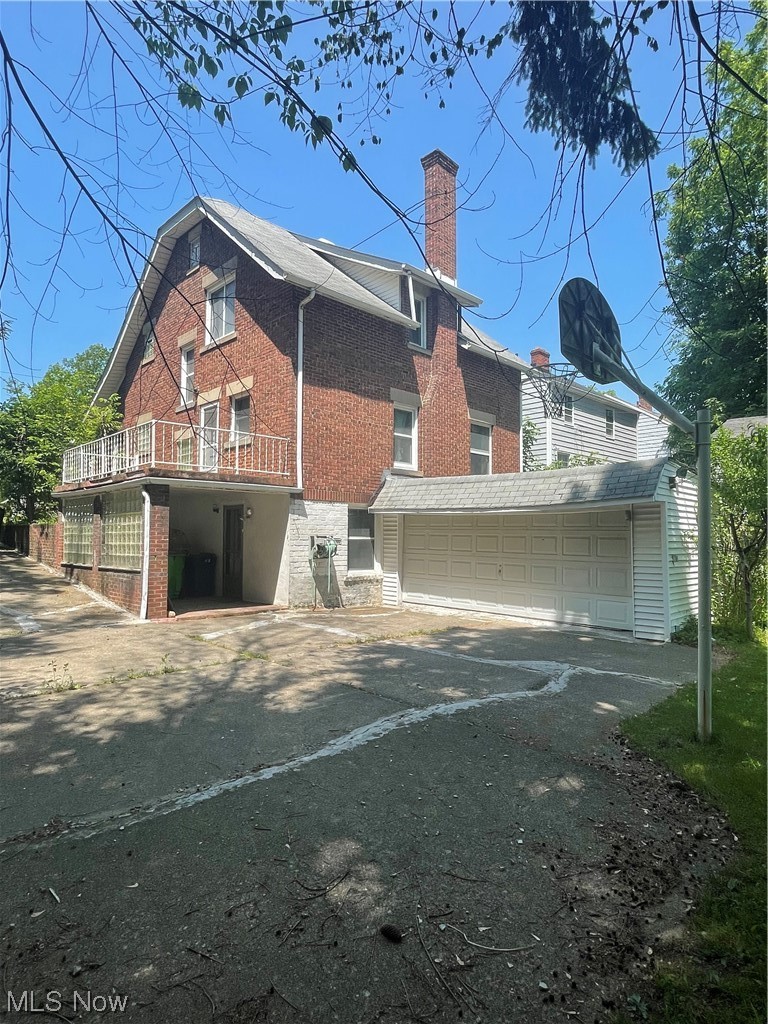 1399 Argonne Road Cleveland, OH 44121 - Photo 4 of 23