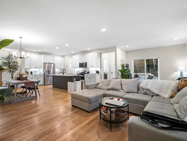 $650,000 | 44 Sheffield Way, Unit 6B, Londonderry, NH 03053