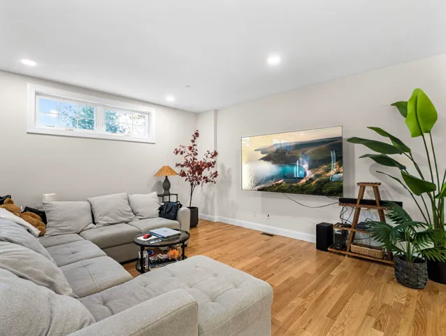 $650,000 | 44 Sheffield Way, Unit 6B, Londonderry, NH 03053