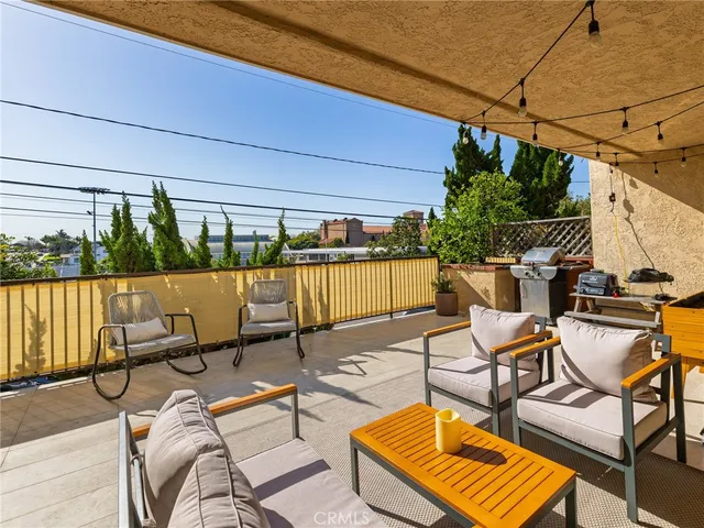 $4,195 | 227 East Oak Avenue, Unit 102, El Segundo, CA 90245