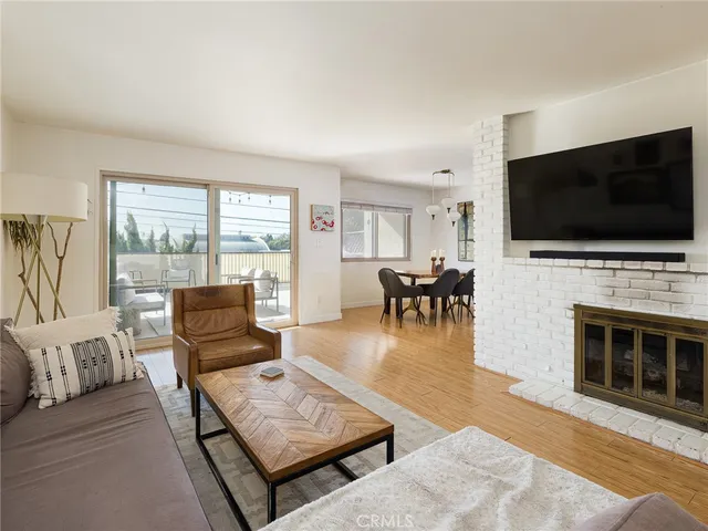 $4,195 | 227 East Oak Avenue, Unit 102, El Segundo, CA 90245