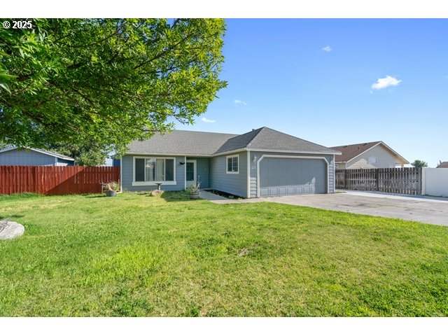 411 Bobwhite Avenue Umatilla, OR 97882 - Photo 4 of 45