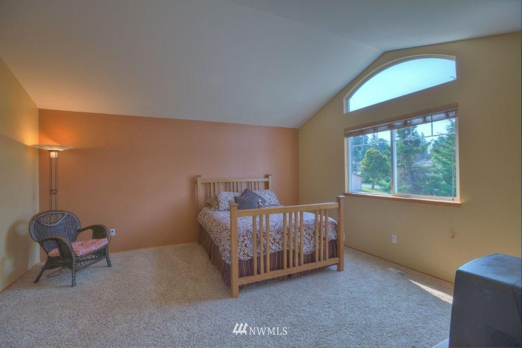 2638 Northeast 24th Court Renton, WA 98056 - Photo 8 of 15 Gallery Image 8