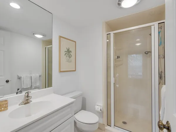 $8,000 | 300 Harbour Drive, Unit 308E, Vero Beach, FL 32963