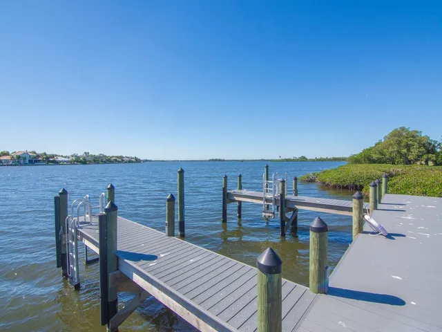 $7,000 | 300 Harbour Drive, Unit 308E, Vero Beach, FL 32963