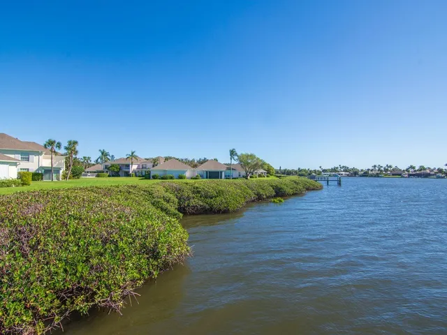 $7,000 | 300 Harbour Drive, Unit 308E, Vero Beach, FL 32963