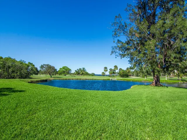 $7,000 | 300 Harbour Drive, Unit 308E, Vero Beach, FL 32963