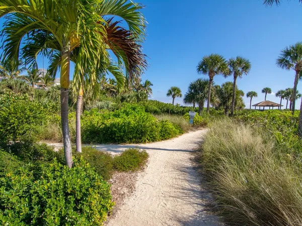 $8,000 | 300 Harbour Drive, Unit 308E, Vero Beach, FL 32963